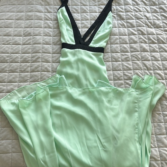 Missguided Green Gown - Picture 5 of 8